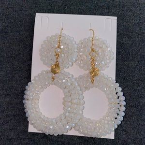 Artesanal white earrings
